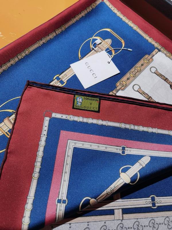 Gucci silk scarf 90X90cm E14 (2)